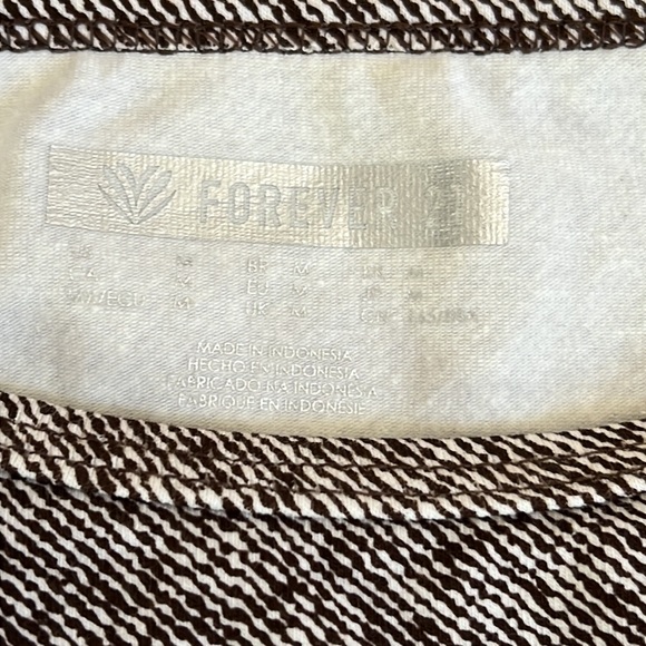 NWT Forever 21 Long Sleeve Cutout Crop Top High Rise Biker Shorts Medium - Picture 4 of 8